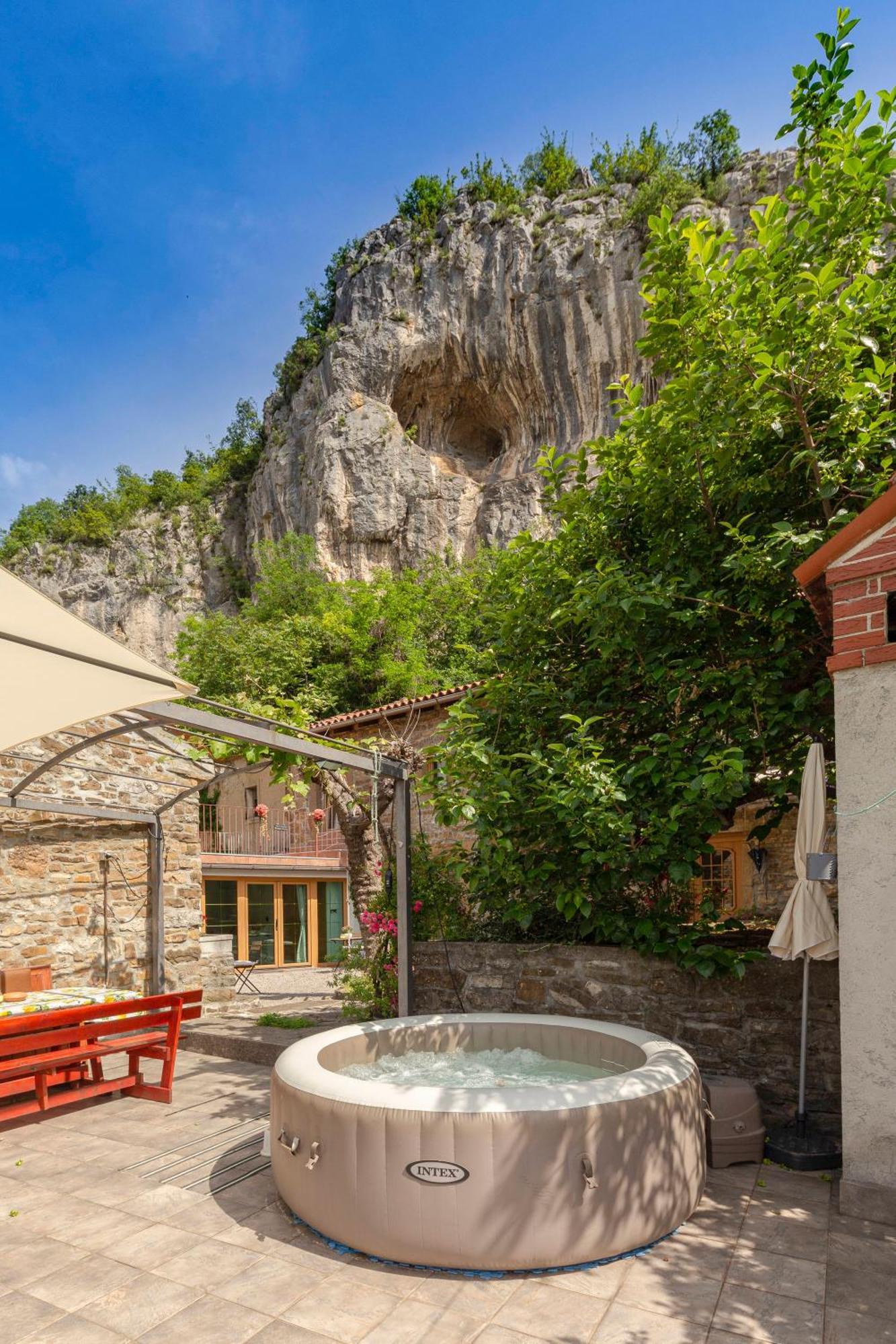 Under The Rock House In Osp With Hot Tub公寓 外观 照片