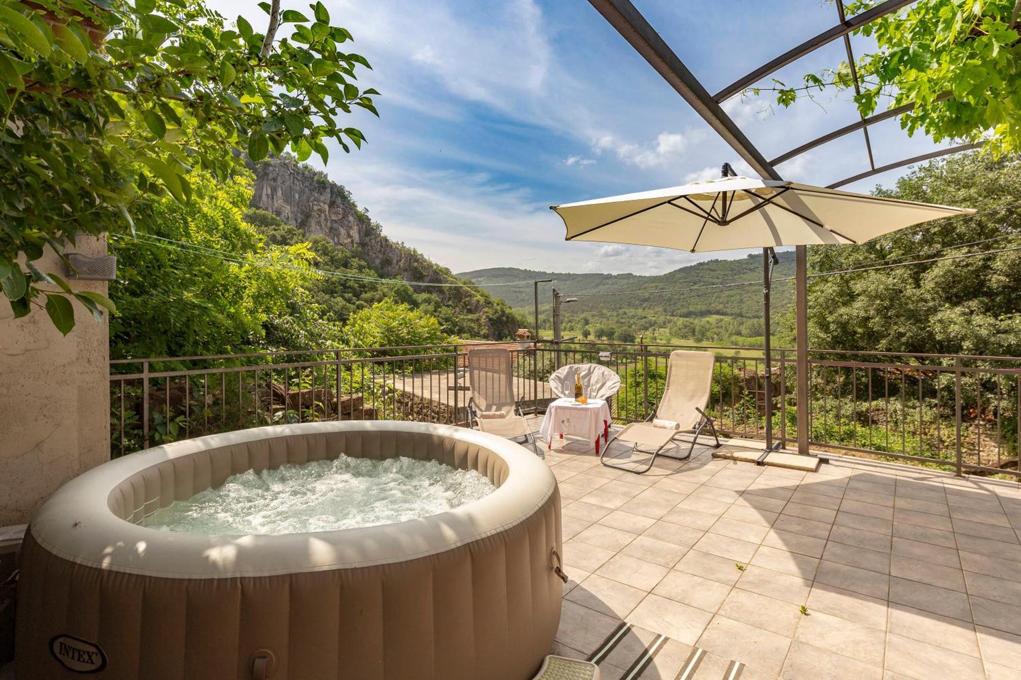 Under The Rock House In Osp With Hot Tub公寓 外观 照片