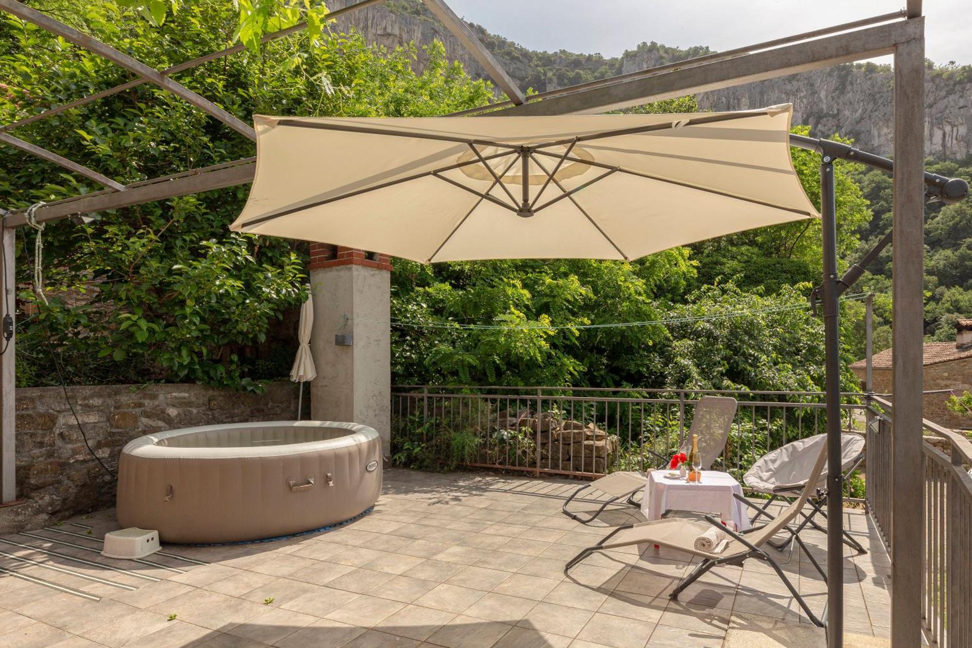 Under The Rock House In Osp With Hot Tub公寓 外观 照片