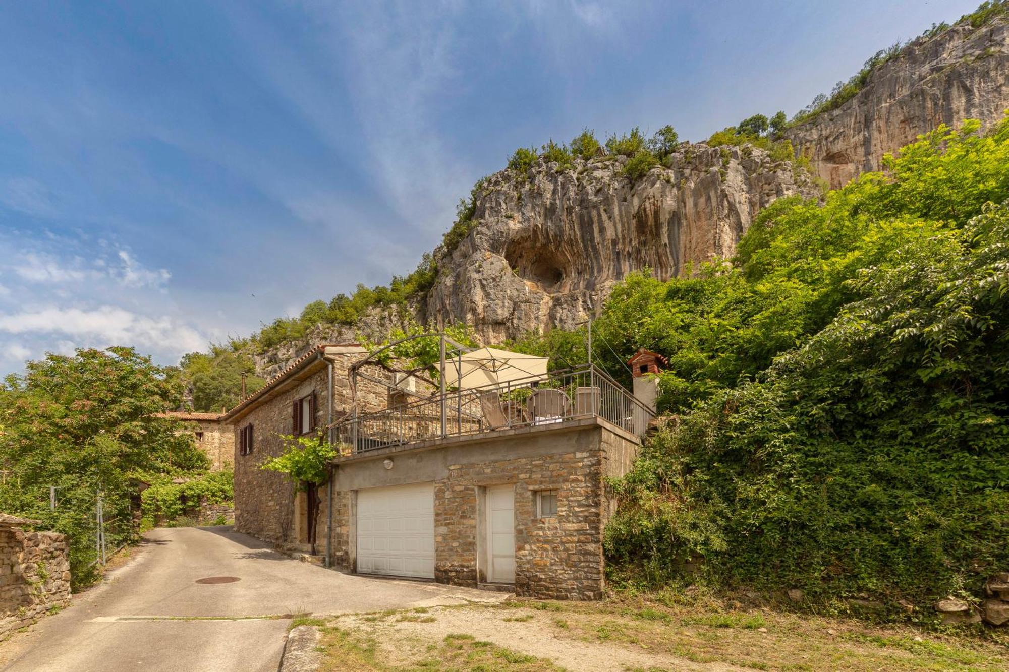 Under The Rock House In Osp With Hot Tub公寓 外观 照片